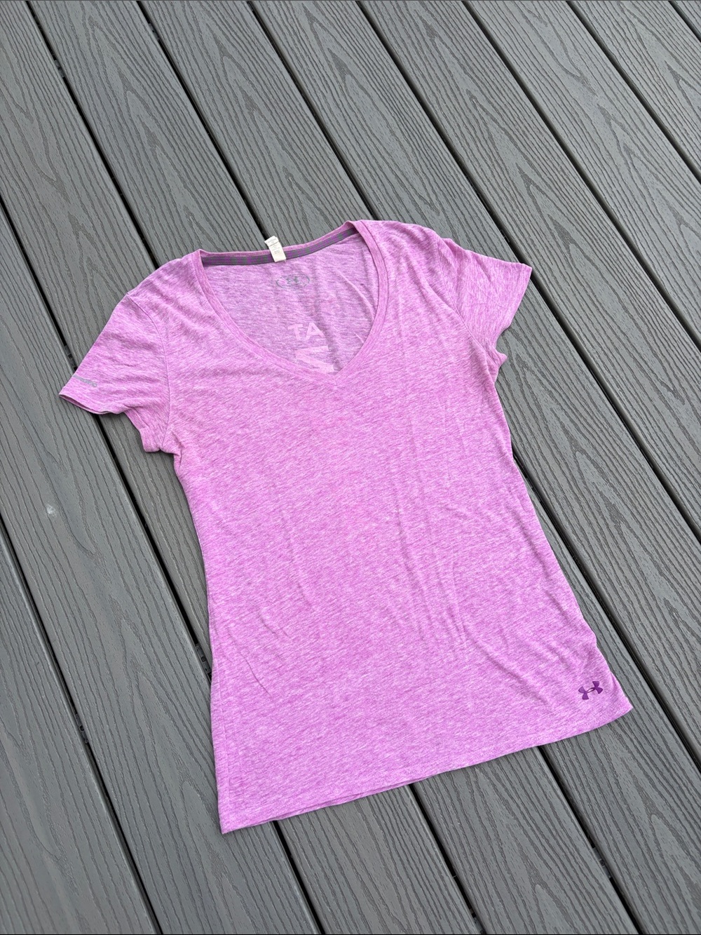 Under Armour Heathered Mauve V-Neck Heat Gear Short Sleeve Tee